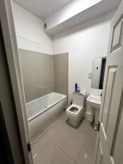 Leicester Spacious Flat With Free Parking Eksteriør billede